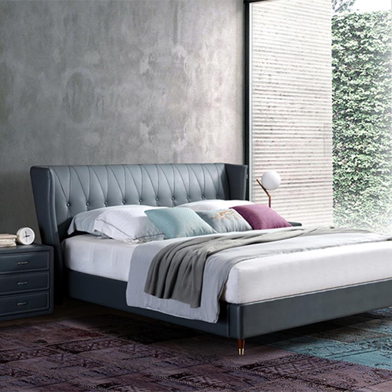 Säng i massivt trä i hel läder